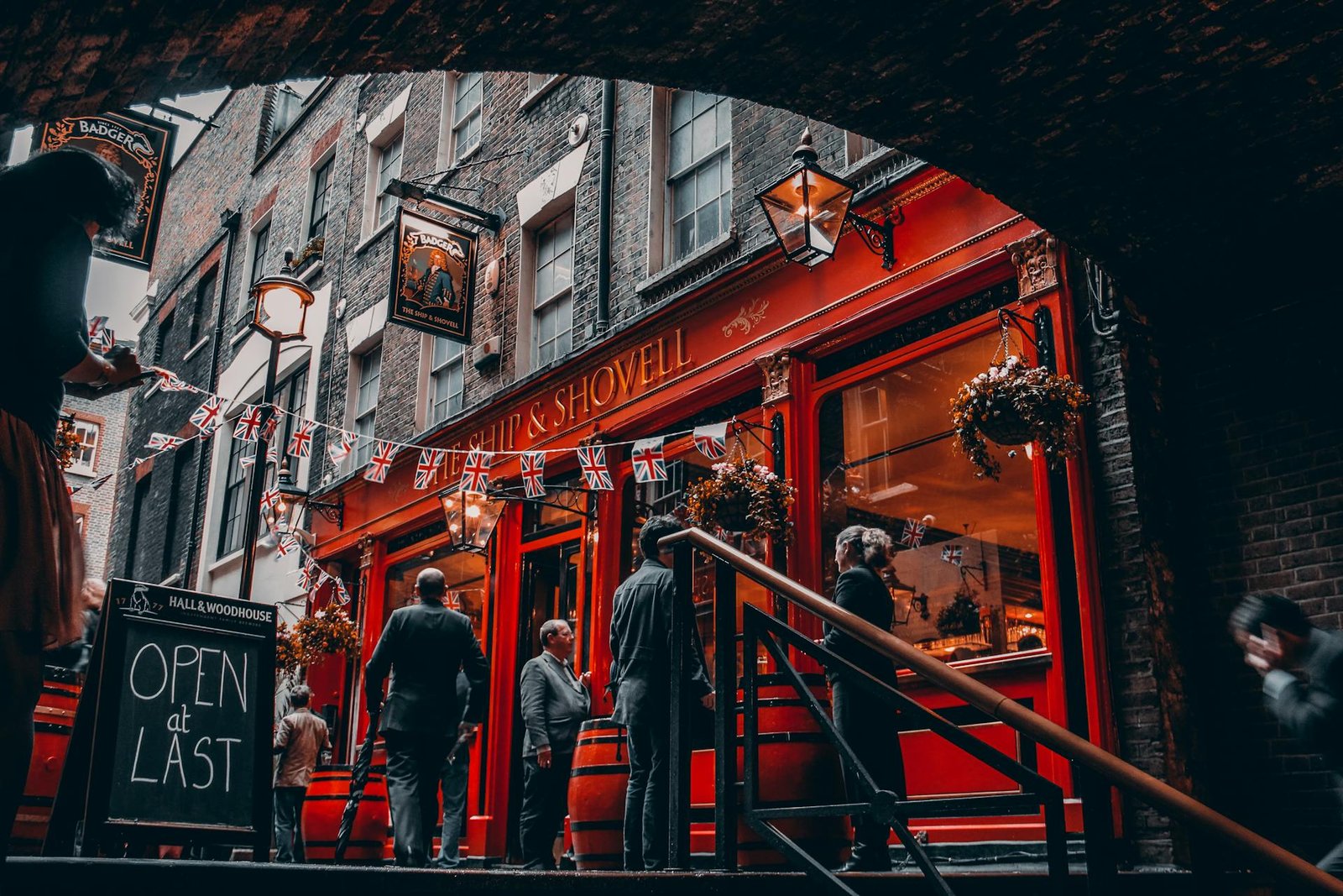 What are the hidden gem eateries in Waterloo London