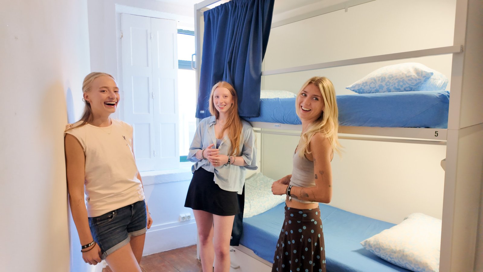 02-clerigos-female-guests-shared-dormitory-onefam-hostels-clerigos-porto